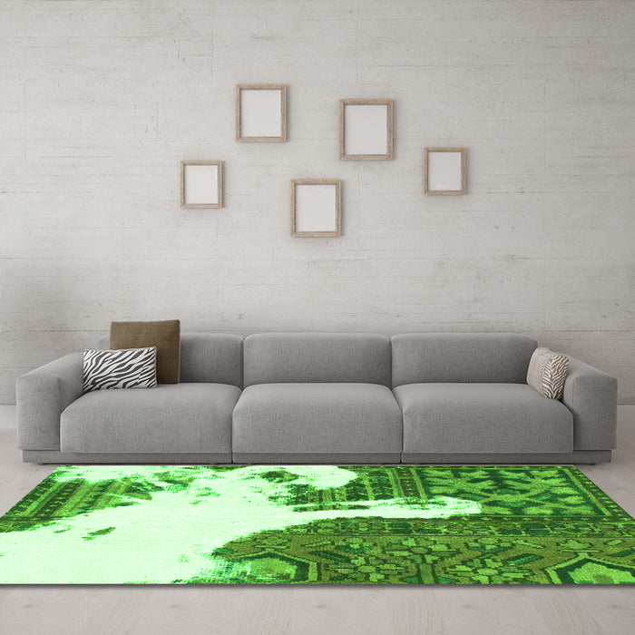 Machine Washable Oriental Green Modern Area Rugs in a Living Room,, wshabs1005grn