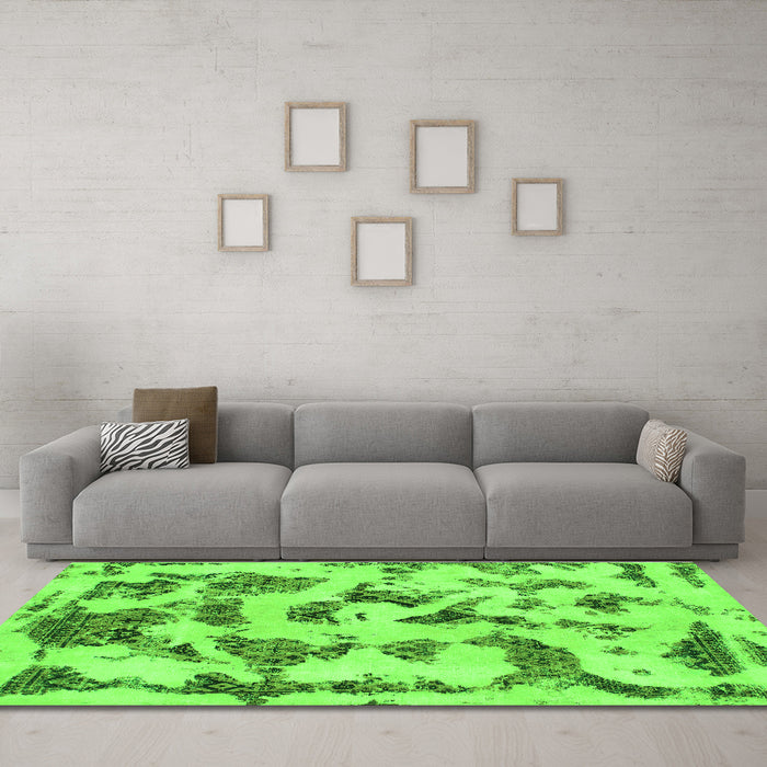 Machine Washable Abstract Green Modern Area Rugs in a Living Room,, wshabs1021grn