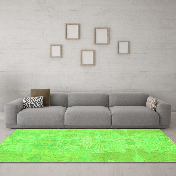 Machine Washable Abstract Green Modern Area Rugs in a Living Room,, wshabs1031grn