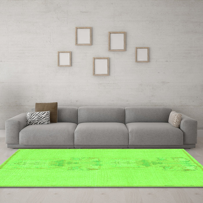 Machine Washable Abstract Green Modern Area Rugs in a Living Room,, wshabs1055grn