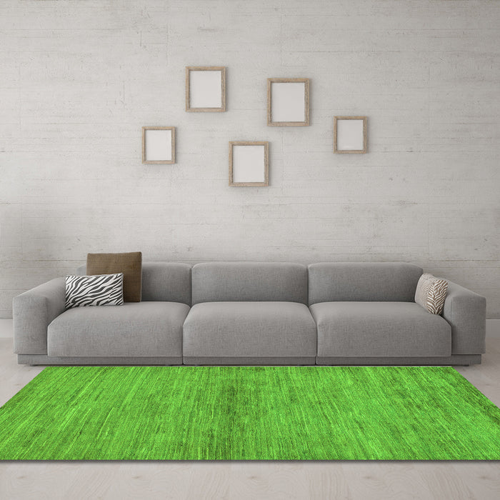 Machine Washable Abstract Green Modern Area Rugs in a Living Room,, wshabs105grn
