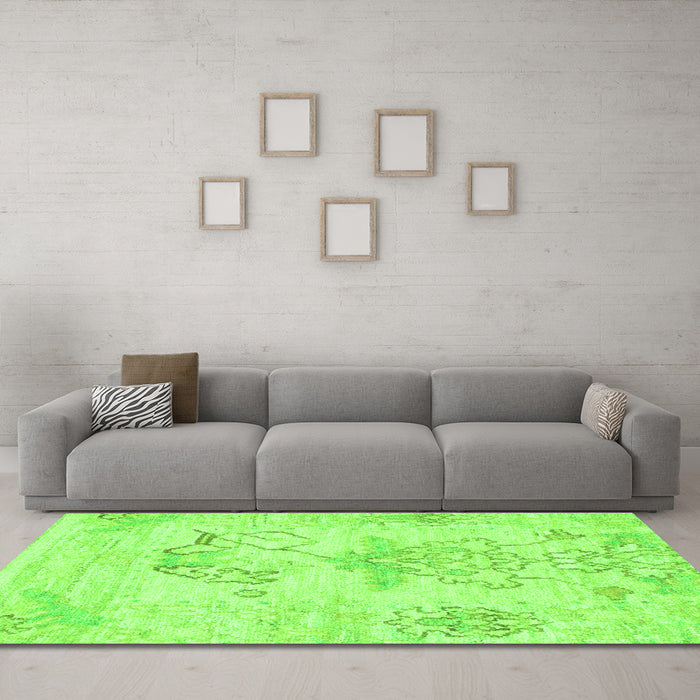Machine Washable Abstract Green Modern Area Rugs in a Living Room,, wshabs1074grn