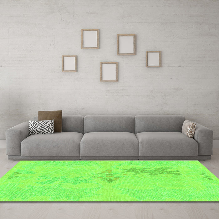Machine Washable Abstract Green Modern Area Rugs in a Living Room,, wshabs1075grn