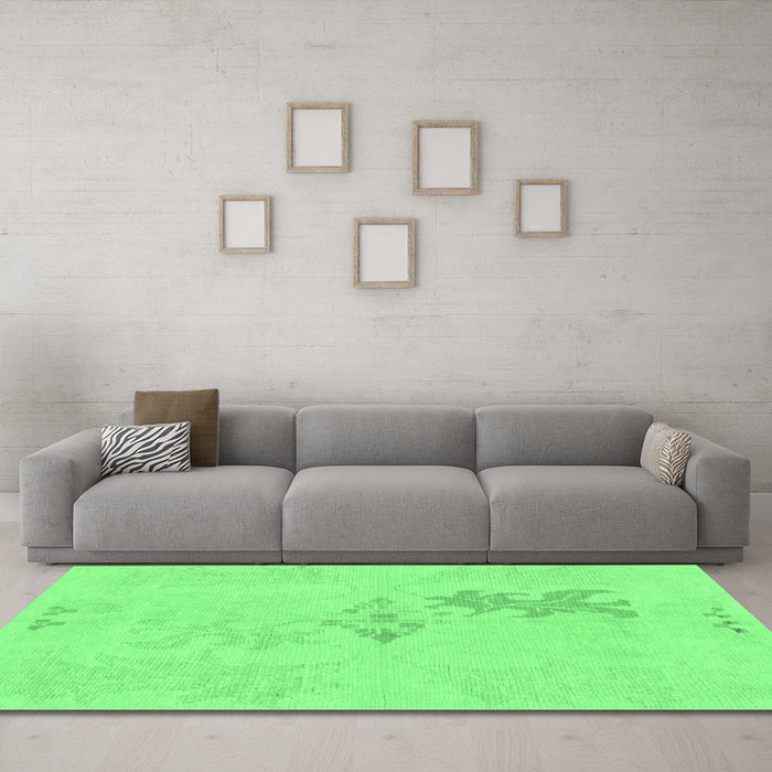 Machine Washable Abstract Emerald Green Modern Area Rugs in a Living Room,, wshabs1075emgrn