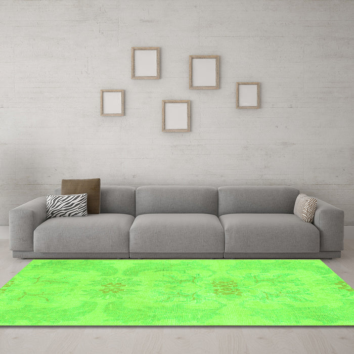 Machine Washable Abstract Green Modern Area Rugs in a Living Room,, wshabs1079grn