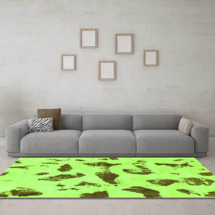 Machine Washable Abstract Green Modern Area Rugs in a Living Room,, wshabs1089grn