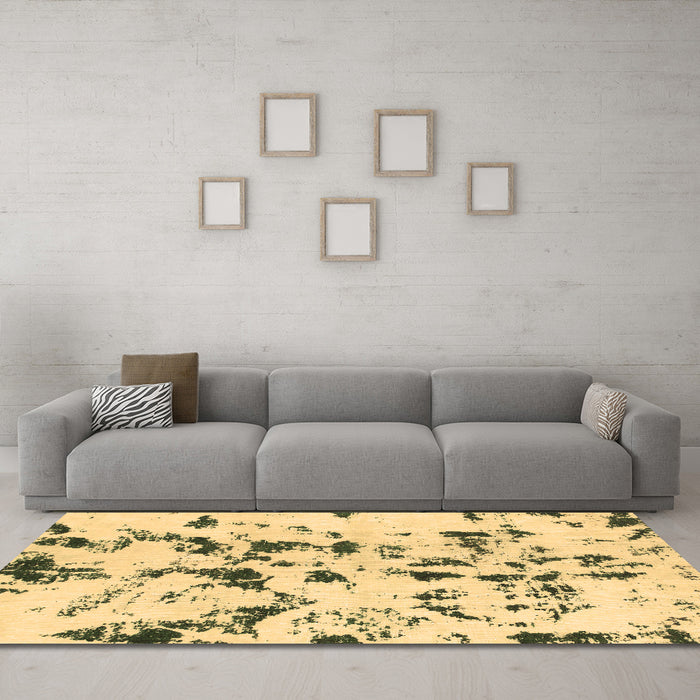 Machine Washable Abstract Brown Modern Rug in a Living Room,, wshabs1131brn