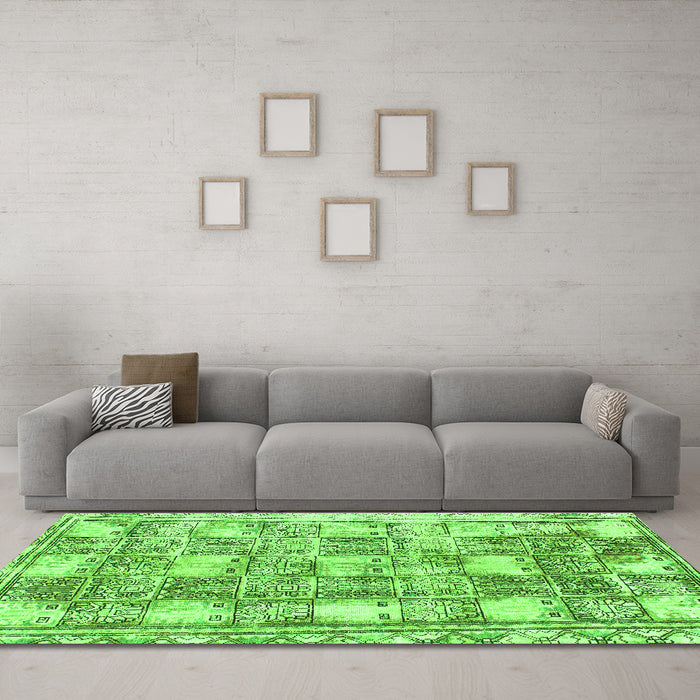 Machine Washable Abstract Green Modern Area Rugs in a Living Room,, wshabs1142grn