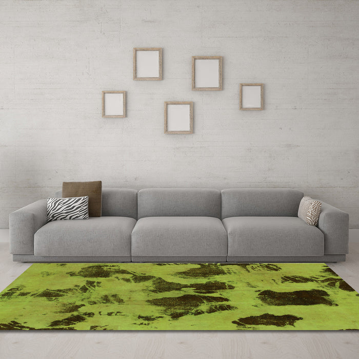 Machine Washable Abstract Green Modern Area Rugs in a Living Room,, wshabs1145grn