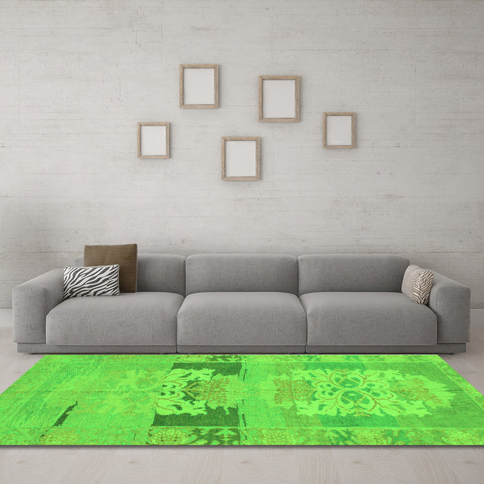 Machine Washable Abstract Green Modern Area Rugs in a Living Room,, wshabs1146grn