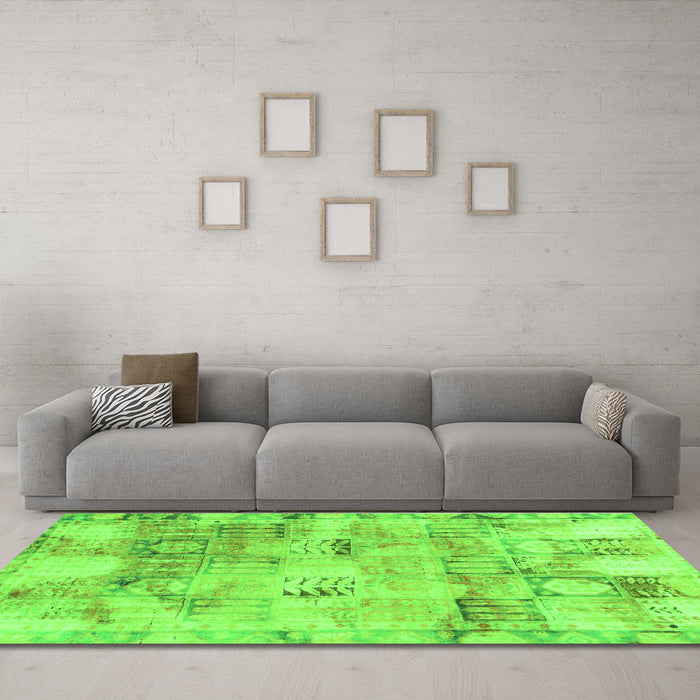 Machine Washable Abstract Green Modern Area Rugs in a Living Room,, wshabs1148grn