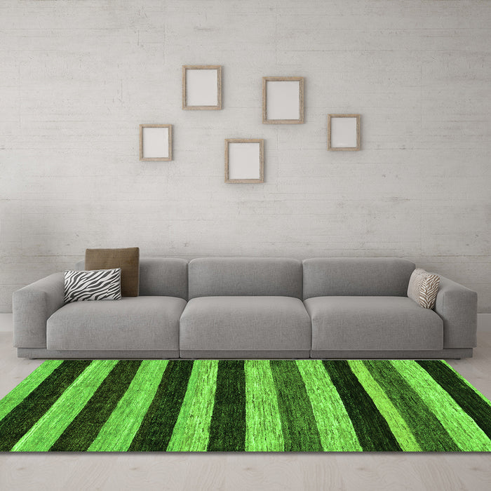 Machine Washable Abstract Green Modern Area Rugs in a Living Room,, wshabs115grn