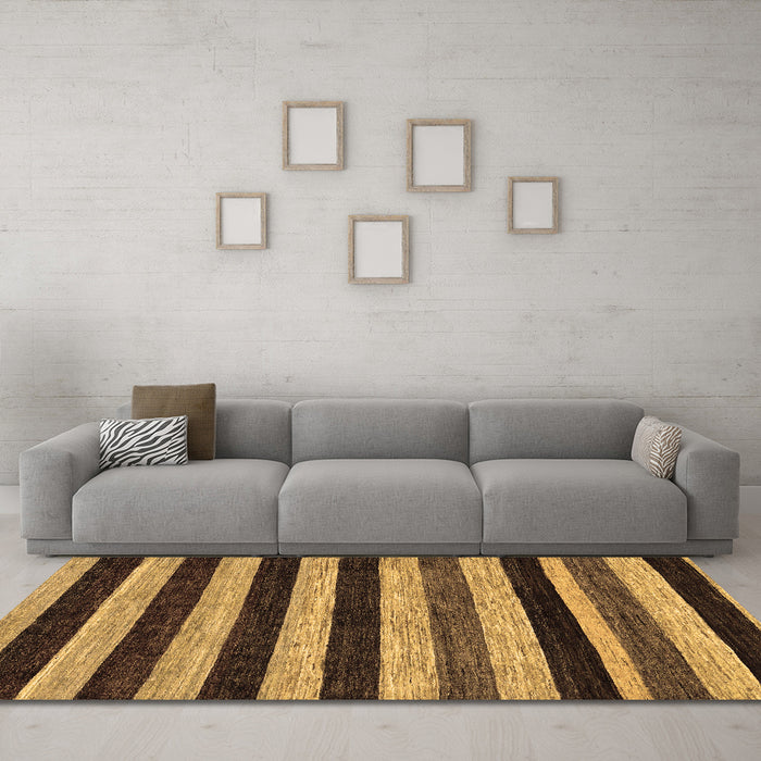 Machine Washable Abstract Brown Modern Rug in a Living Room,, wshabs115brn