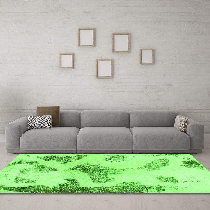 Machine Washable Abstract Green Modern Area Rugs in a Living Room,, wshabs1186grn