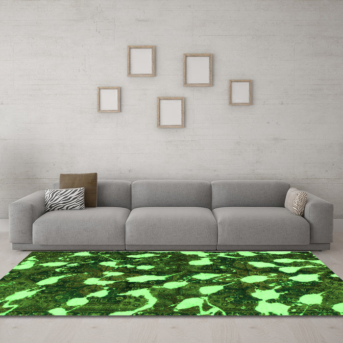 Machine Washable Abstract Green Modern Area Rugs in a Living Room,, wshabs1188grn