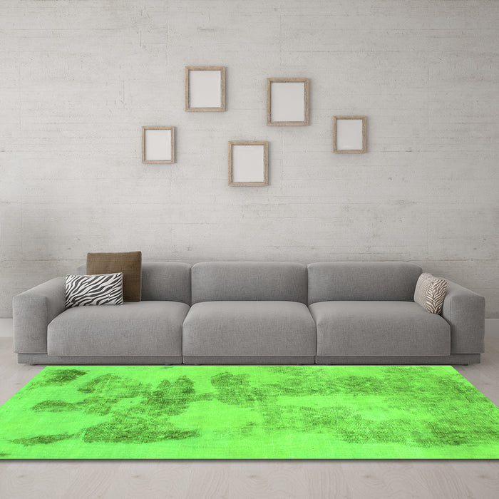 Machine Washable Abstract Green Modern Area Rugs in a Living Room,, wshabs1191grn