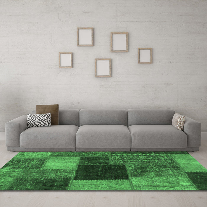Machine Washable Abstract Emerald Green Modern Area Rugs in a Living Room,, wshabs1192emgrn