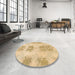 Round Machine Washable Abstract Gold Rug in a Office, wshabs1232
