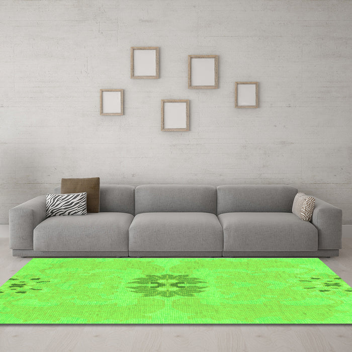 Machine Washable Abstract Green Modern Area Rugs in a Living Room,, wshabs1235grn