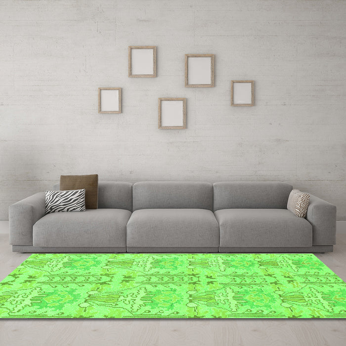 Machine Washable Abstract Green Modern Area Rugs in a Living Room,, wshabs1237grn