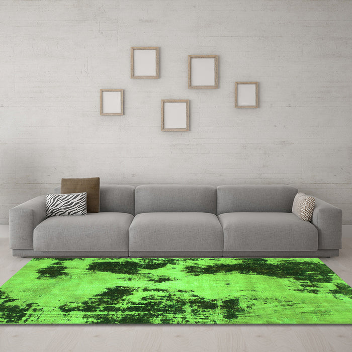 Machine Washable Abstract Green Modern Area Rugs in a Living Room,, wshabs1247grn
