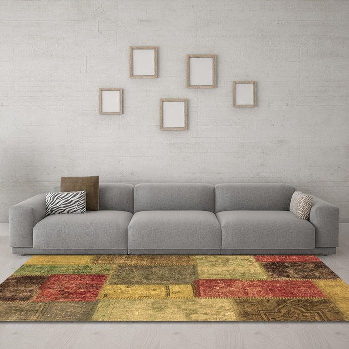 Machine Washable Patchwork Brown Transitional Rug in a Living Room,, wshabs1255brn