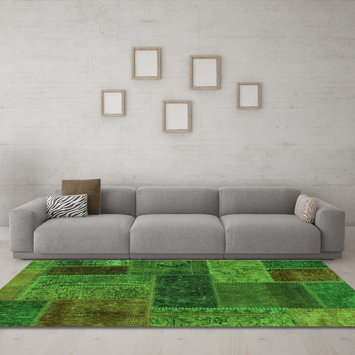Machine Washable Patchwork Green Transitional Area Rugs in a Living Room,, wshabs1257grn