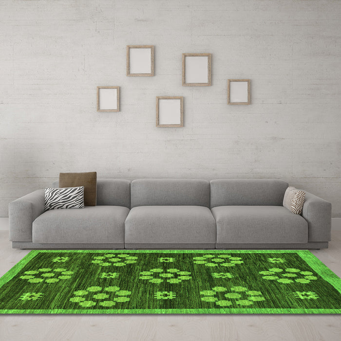 Machine Washable Abstract Green Modern Area Rugs in a Living Room,, wshabs125grn