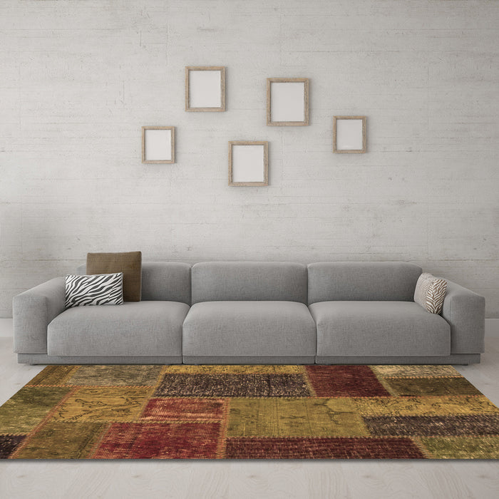 Machine Washable Patchwork Brown Transitional Rug in a Living Room,, wshabs1263brn
