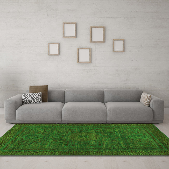 Machine Washable Abstract Green Modern Area Rugs in a Living Room,, wshabs1304grn