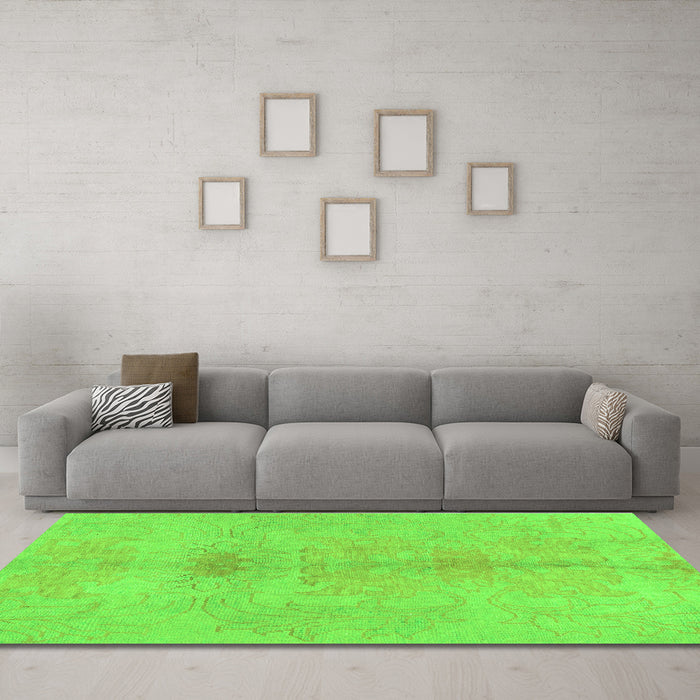 Machine Washable Abstract Green Modern Area Rugs in a Living Room,, wshabs1349grn