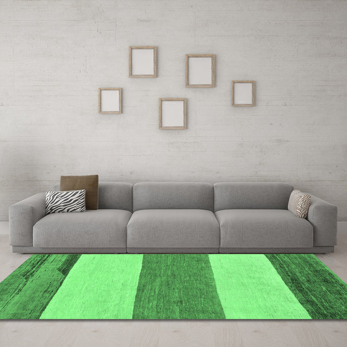 Machine Washable Solid Emerald Green Modern Area Rugs in a Living Room,, wshabs135emgrn