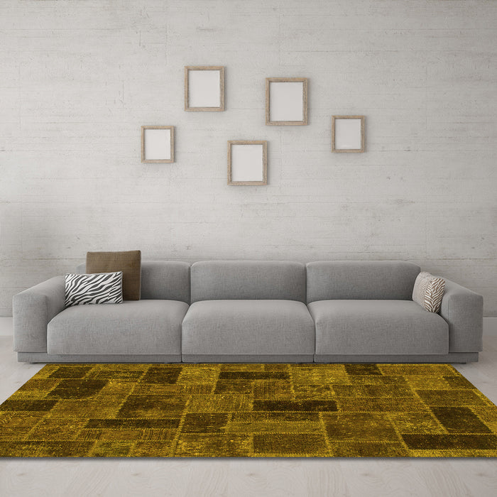 Machine Washable Abstract Yellow Modern Rug in a Living Room, wshabs1360yw
