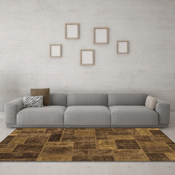 Machine Washable Abstract Brown Modern Rug in a Living Room,, wshabs1361brn