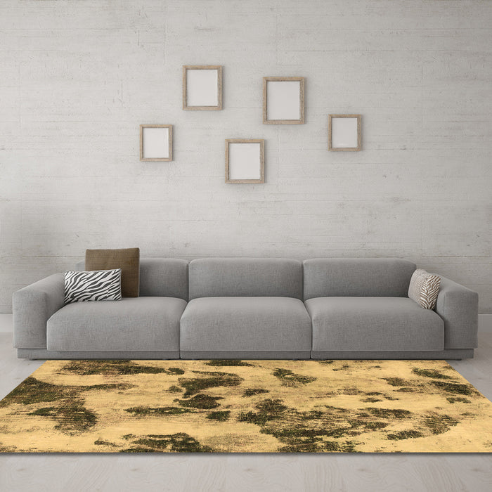 Machine Washable Abstract Brown Modern Rug in a Living Room,, wshabs1368brn