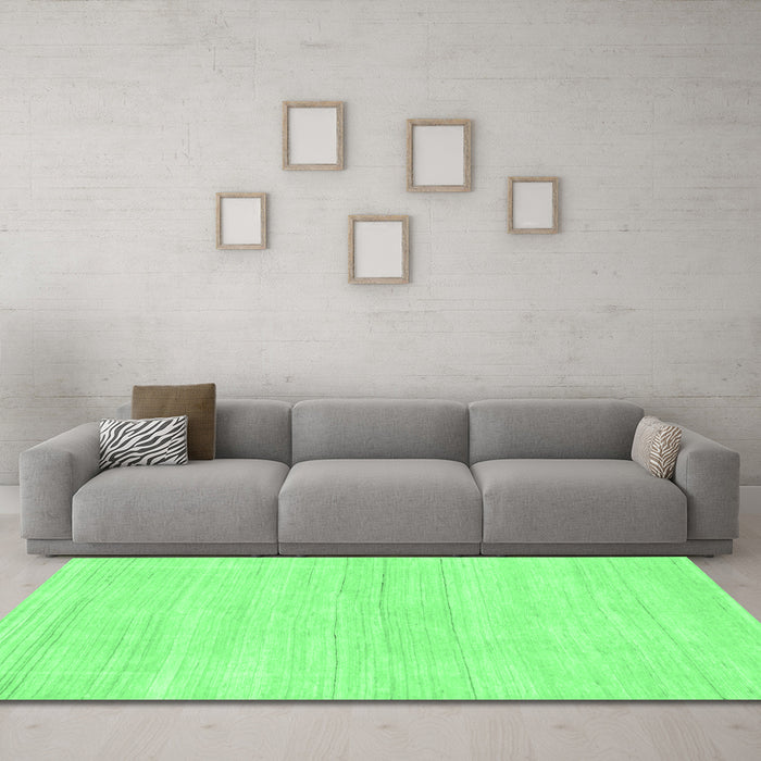 Machine Washable Solid Emerald Green Modern Area Rugs in a Living Room,, wshabs136emgrn