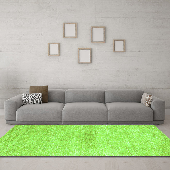 Machine Washable Abstract Green Modern Area Rugs in a Living Room,, wshabs1393grn