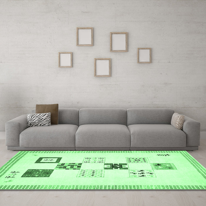 Machine Washable Solid Emerald Green Modern Area Rugs in a Living Room,, wshabs140emgrn