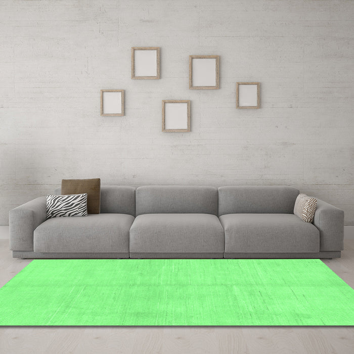 Machine Washable Solid Emerald Green Modern Area Rugs in a Living Room,, wshabs1419emgrn