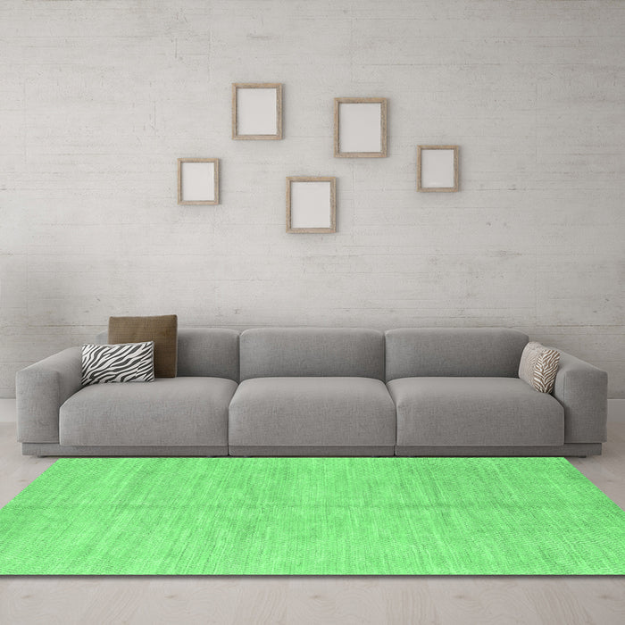 Machine Washable Solid Emerald Green Modern Area Rugs in a Living Room,, wshabs1425emgrn