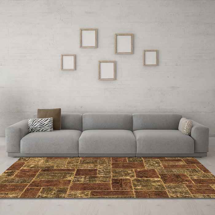Machine Washable Abstract Brown Modern Rug in a Living Room,, wshabs1429brn