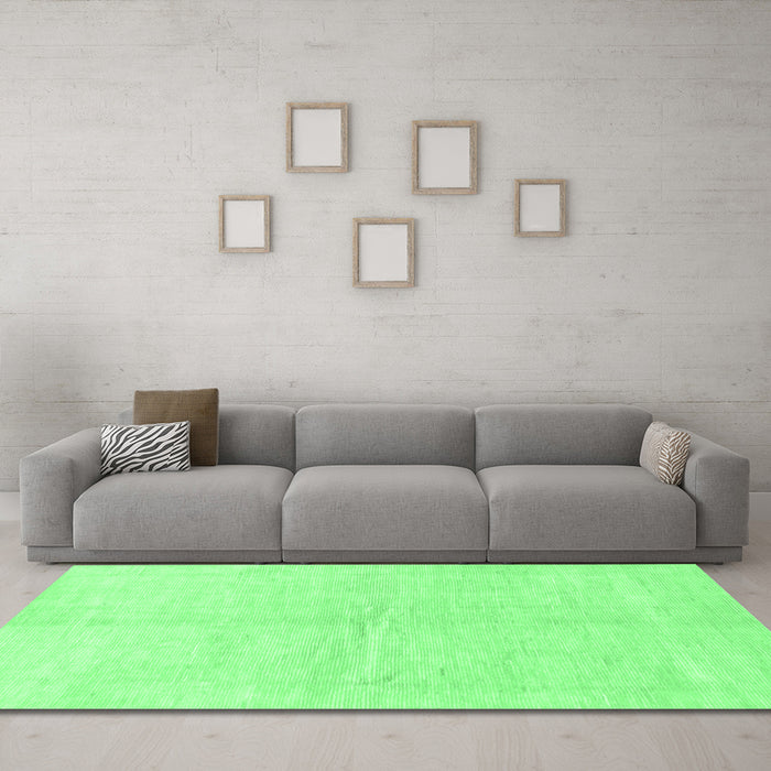Machine Washable Solid Emerald Green Modern Area Rugs in a Living Room,, wshabs1460emgrn