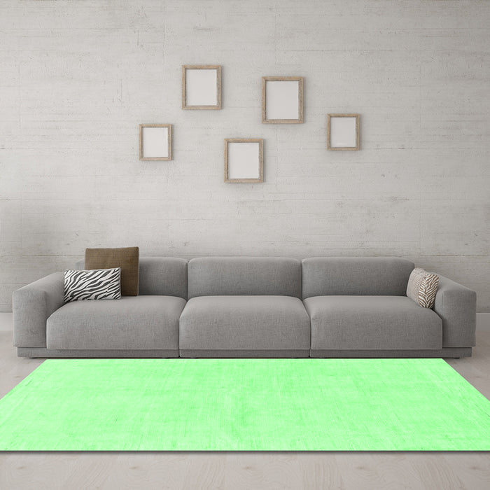 Machine Washable Solid Emerald Green Modern Area Rugs in a Living Room,, wshabs1461emgrn