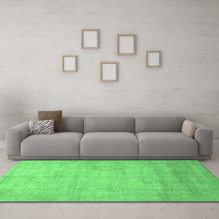 Machine Washable Abstract Emerald Green Modern Area Rugs in a Living Room,, wshabs1465emgrn