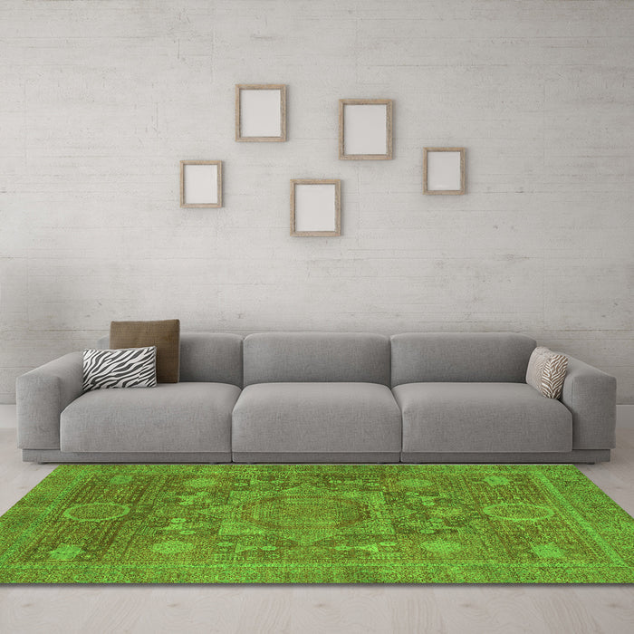 Machine Washable Oriental Green Modern Area Rugs in a Living Room,, wshabs1469grn