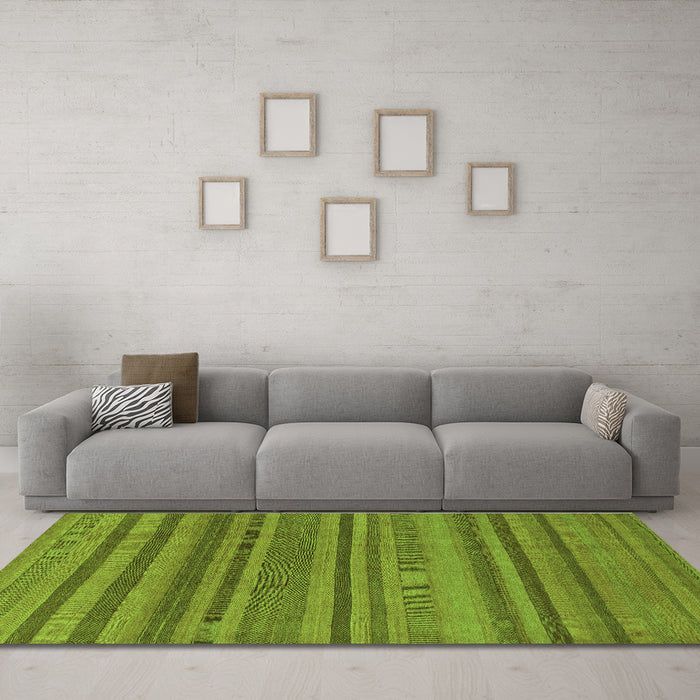 Machine Washable Oriental Green Modern Area Rugs in a Living Room,, wshabs1477grn