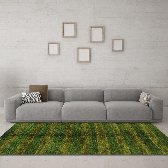 Machine Washable Oriental Green Modern Area Rugs in a Living Room,, wshabs1485grn