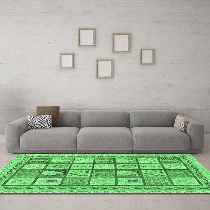 Machine Washable Abstract Emerald Green Modern Area Rugs in a Living Room,, wshabs149emgrn