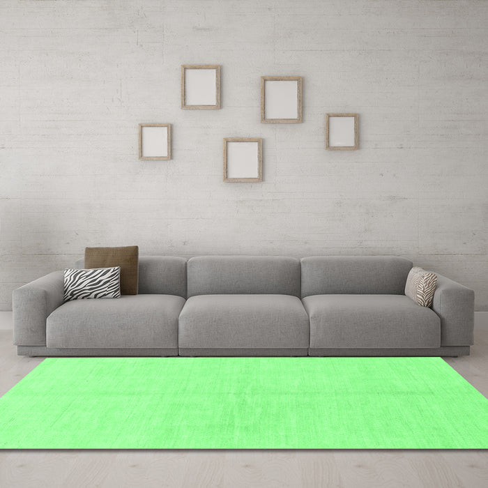 Machine Washable Solid Emerald Green Modern Area Rugs in a Living Room,, wshabs1520emgrn