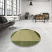 Round Abstract Metallic Gold Modern Rug in a Office, abs1543